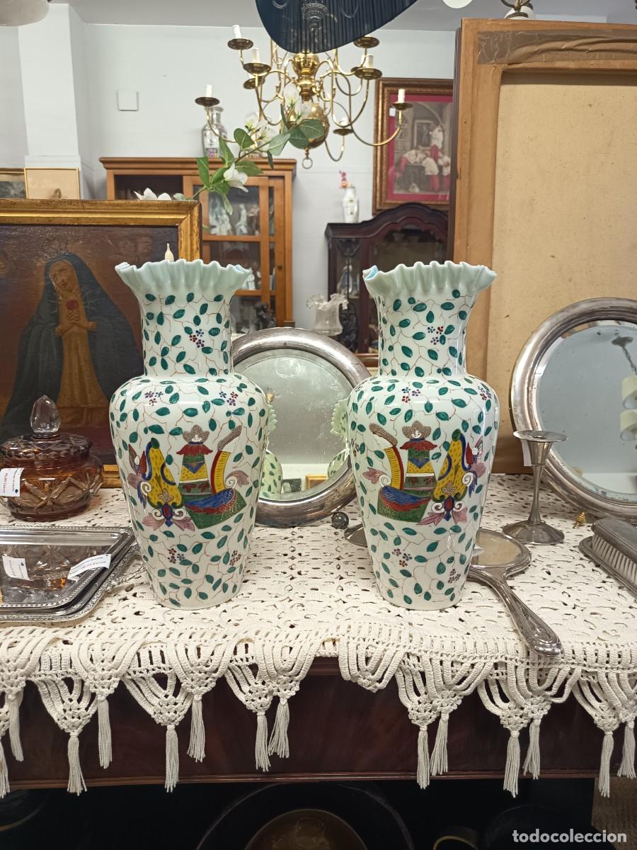 Antig&uuml;edades: Pareja Jarrones antiguos Opalina soplada 35 cm