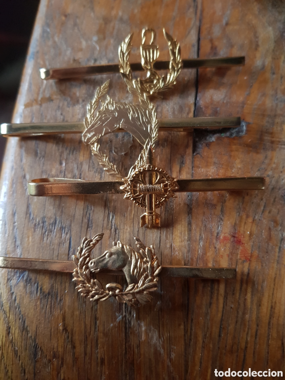 Antig&uuml;edades: LOTE DE 4 ALFILERES DE CORBATA