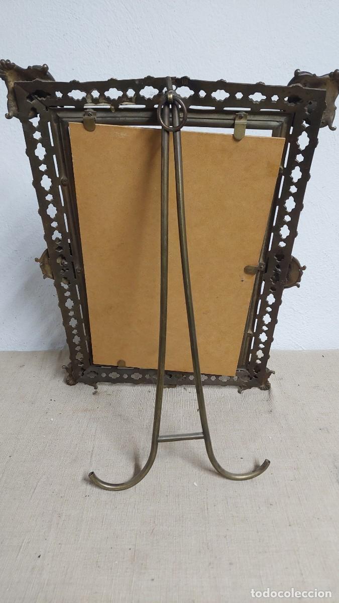 Antig&uuml;edades: Antiguo marco de bronce con caras - Foto 2