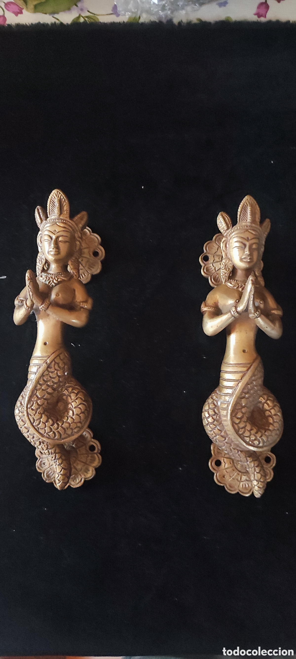 Antig&uuml;edades: Antiguos tiradores de puerta siglo XIX en lat&oacute;n con dise&ntilde;o de la diosa serpiente Naag Kanga