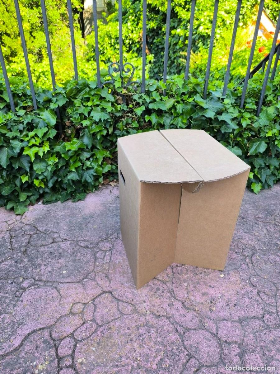 Antig&uuml;edades: 4 TABURETES DE CARTON, DE DISE&Ntilde;O PLEGABLES MARCA OKUPA, TRIPLE KRAFT MUY RESISTENTES
