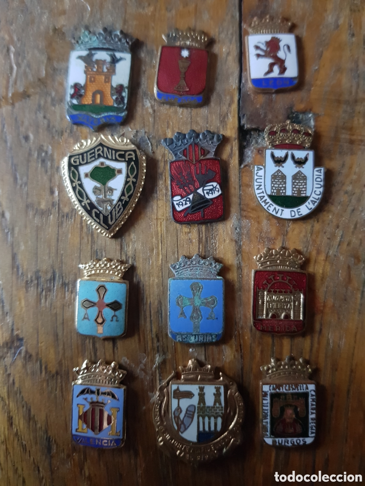 Antig&uuml;edades: LOTE DE 12 MEDALLAS ESMALTADAS A&Ntilde;OS 60