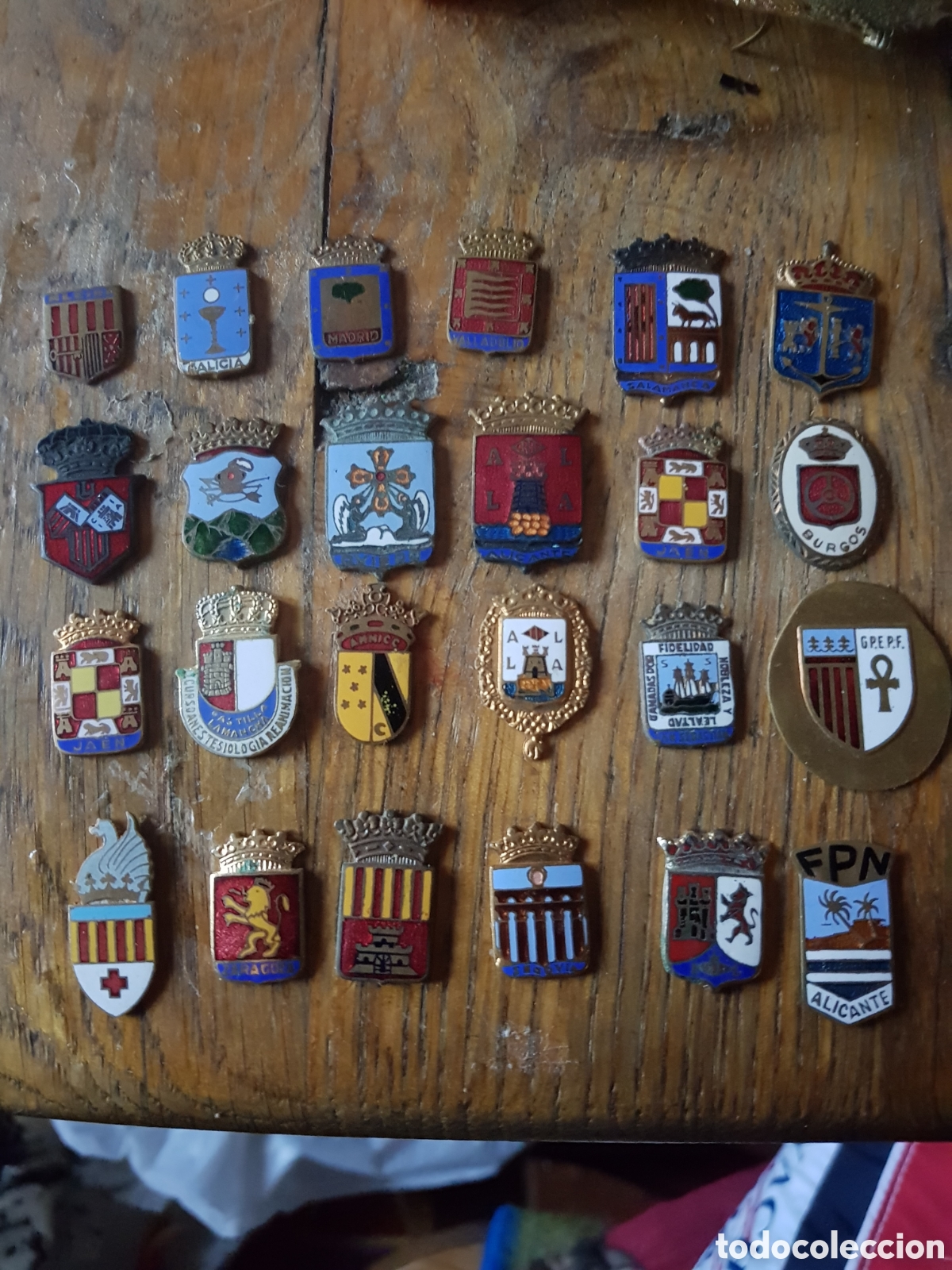 Antig&uuml;edades: LOTE DE ANTIGUAS MEDALLAS ESMALTADAS A&Ntilde;OS 60