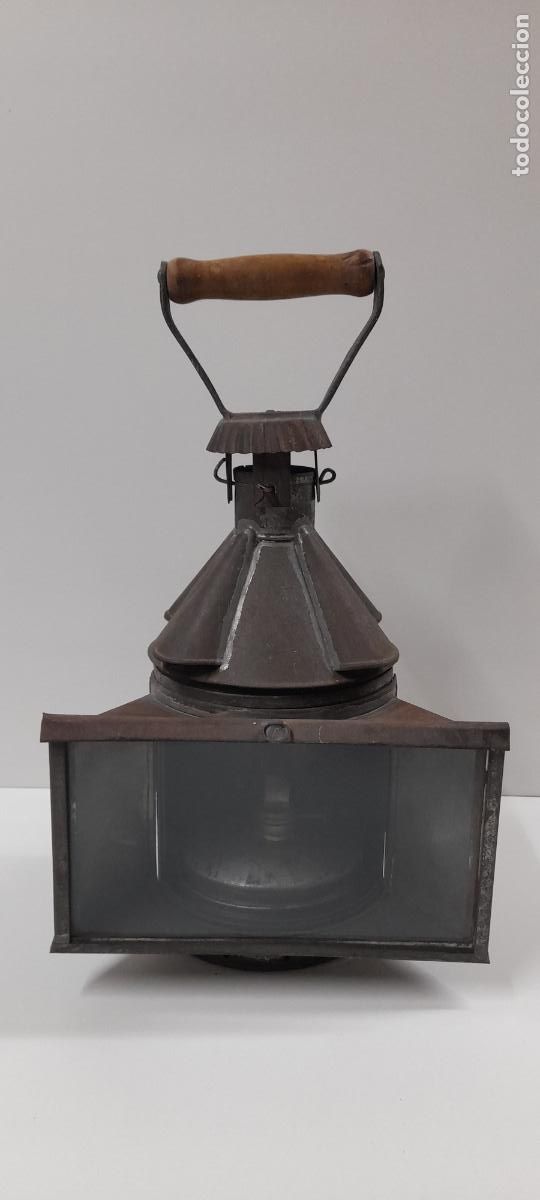 Antig&uuml;edades: PRECIOSA Y MUY ANTIGUA LAMPARA / FAROL FERROVIARIO . REALIZADA EN HOJALATA Y CRISTAL . ALTURA 39 CM