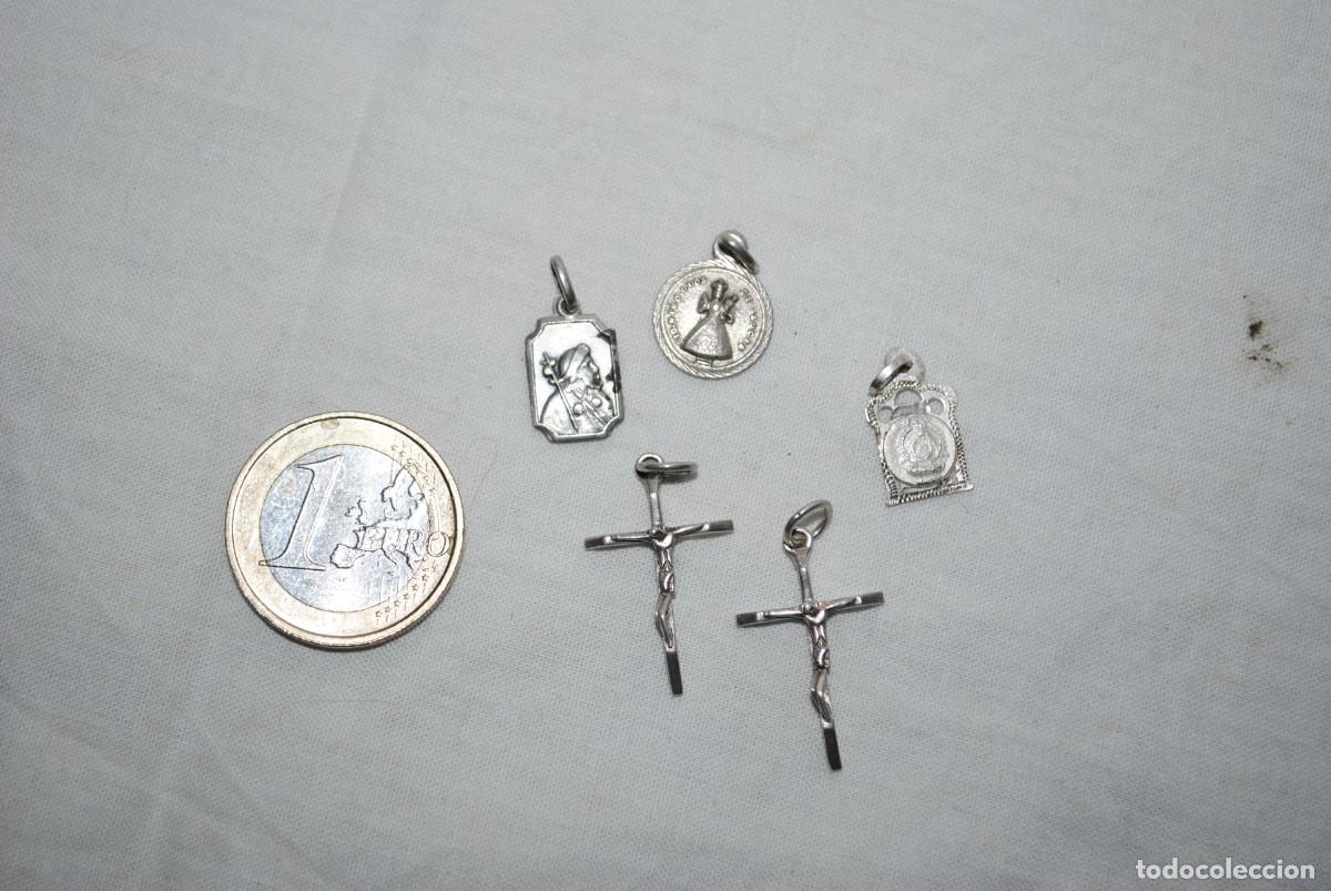 Antig&uuml;edades: LOTE DE MEDALLAS Y CRUCES DE PLATA .