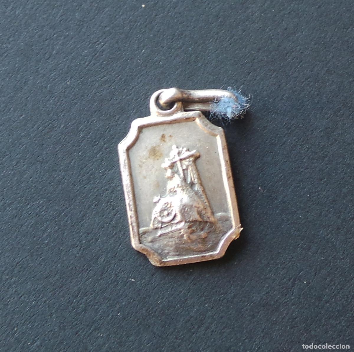Antig&uuml;edades: MEDALLA RELIGIOSA PLATA QUE REPRESENTA A LA VIRGEN MAR&Iacute;A.