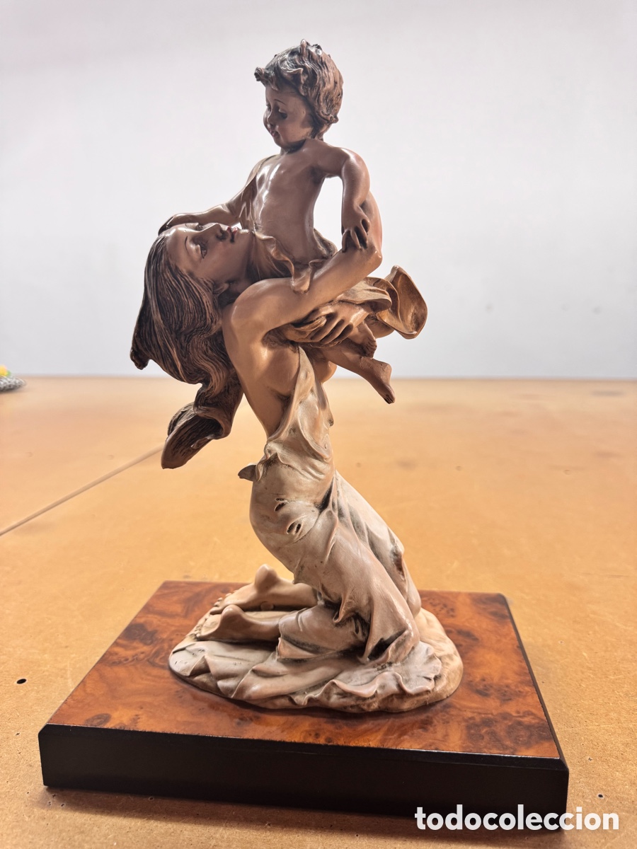 Antig&uuml;edades: Estatua decorativa madre d hijo estilo cl&aacute;sico/ rom&aacute;ntico
