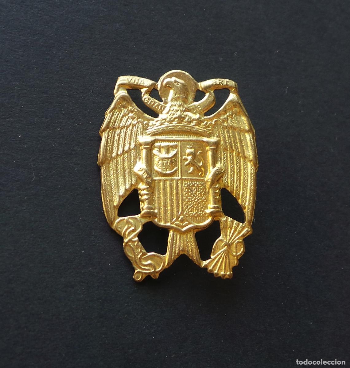 Antig&uuml;edades: EMBLEMA PATRI&Oacute;TICO, ESCUDO CON &Aacute;GUILA DE SAN JUAN. 3,3 CM DE ALTO.