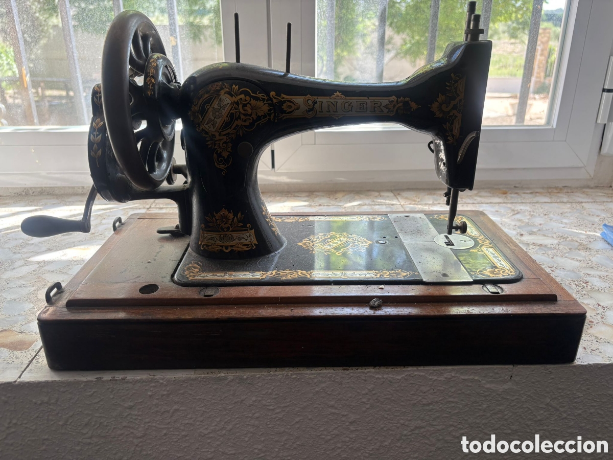 Antig&uuml;edades: MAQUINA DE COSER ANTIGUA