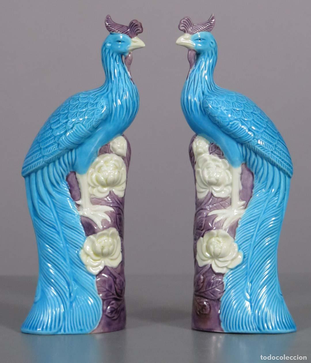 Antig&uuml;edades: PAREJA DE PAVOS REALES. PORCELANA. HACIA 1950
