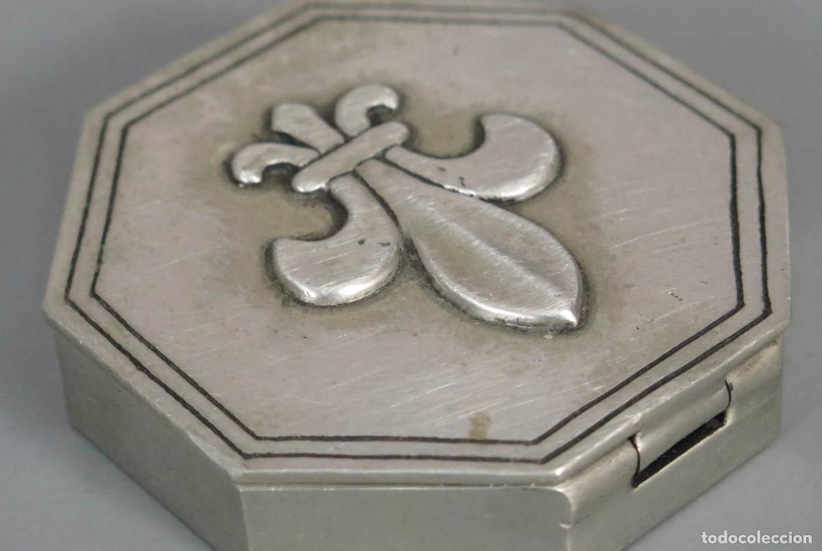 Antig&uuml;edades: CAJA OCTOGONAL. FLOR DE LIS CASA REAL. PEDRAZA - Foto 2