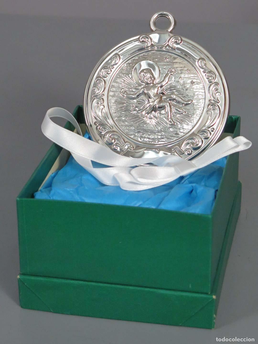 Antig&uuml;edades: MEDALLON. CUNA RECIEN NACIDO. PLATA. PEDRO DURAN. CON CAJA
