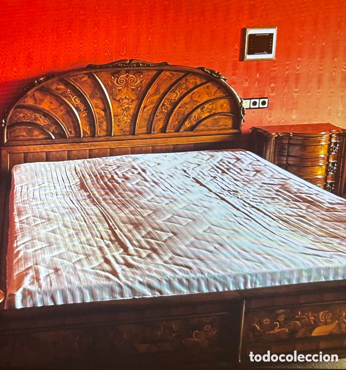 Antig&uuml;edades: Cama estilo Luis XVI con c&oacute;moda y mesillas - Foto 3