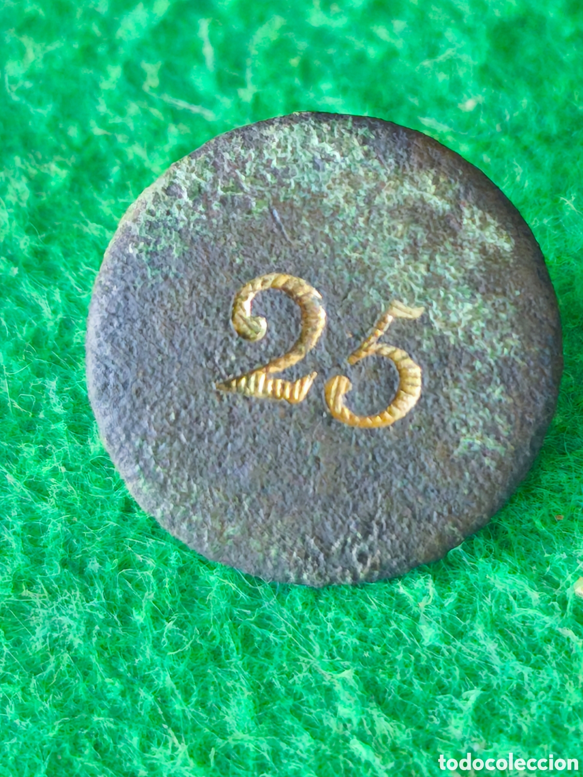 Antig&uuml;edades: Bot&oacute;n militar 25 restos dorados