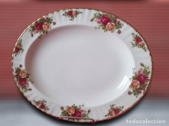 Antig&uuml;edades: Bandeja 34 cm, bandeja alargada, Salsera y su platillo Royal Albert Old Country Roses