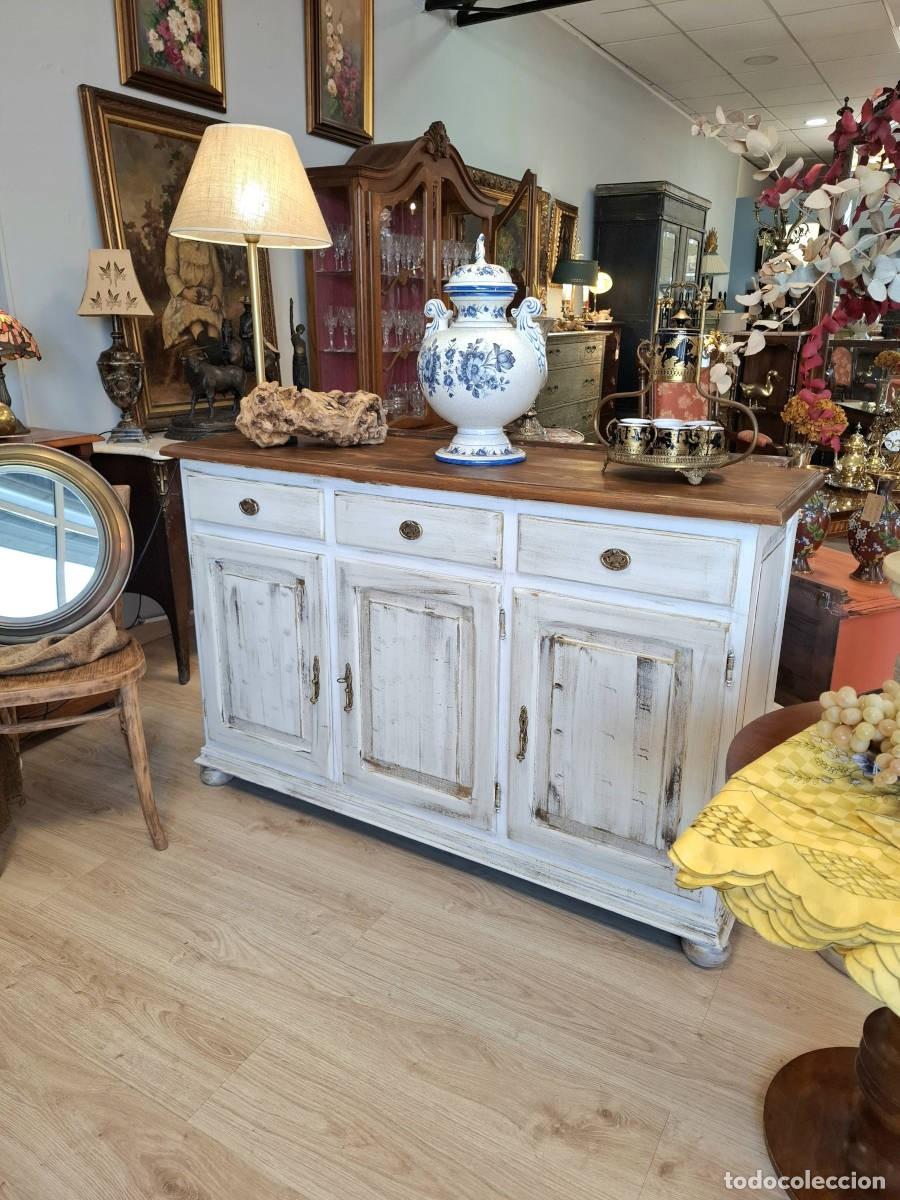 Antig&uuml;edades: Aparador blanco de 3 puertas - Foto 2