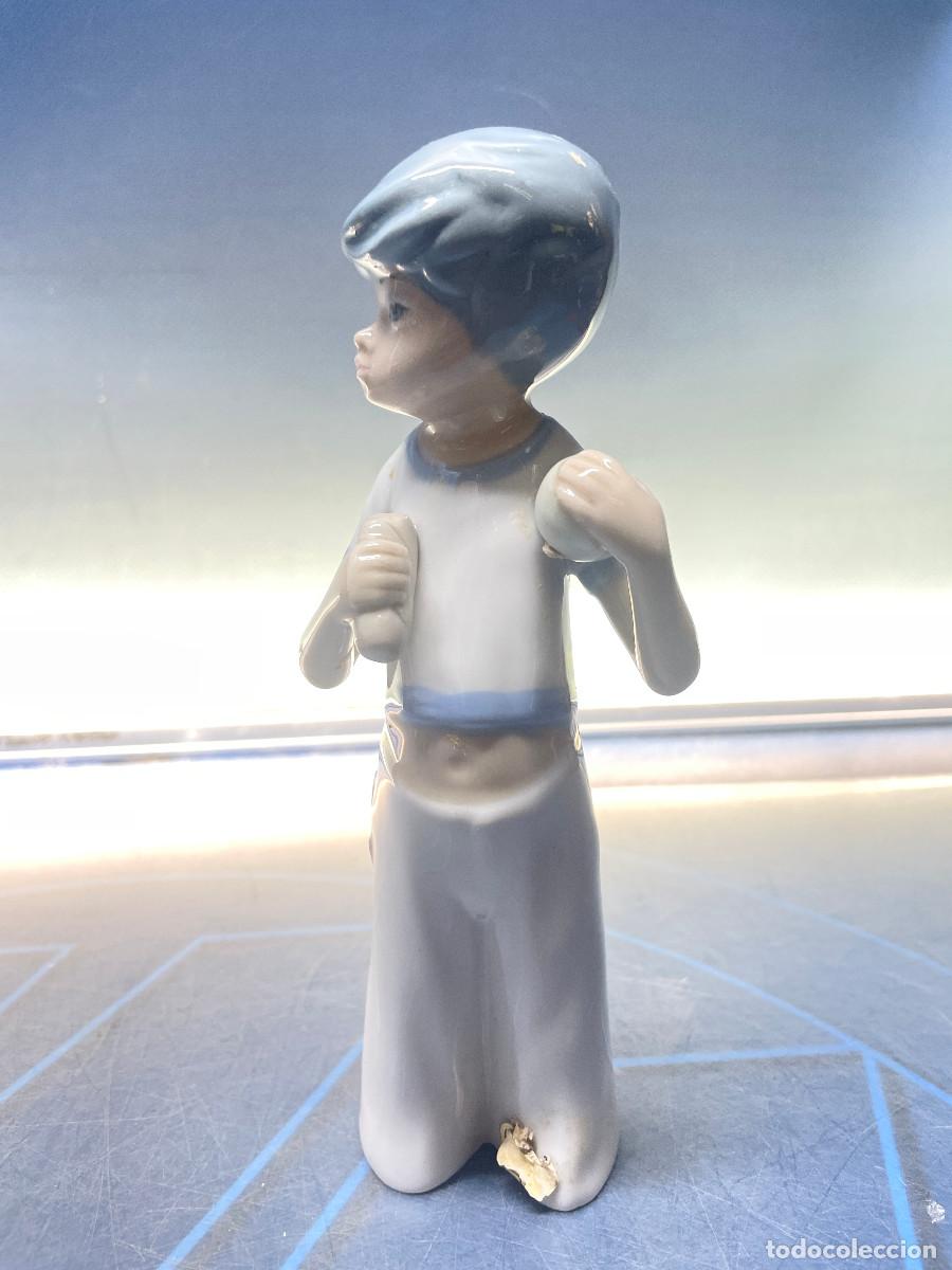 Antig&uuml;edades: Figura de porcelana casades 18cm ni&ntilde;o con pelota