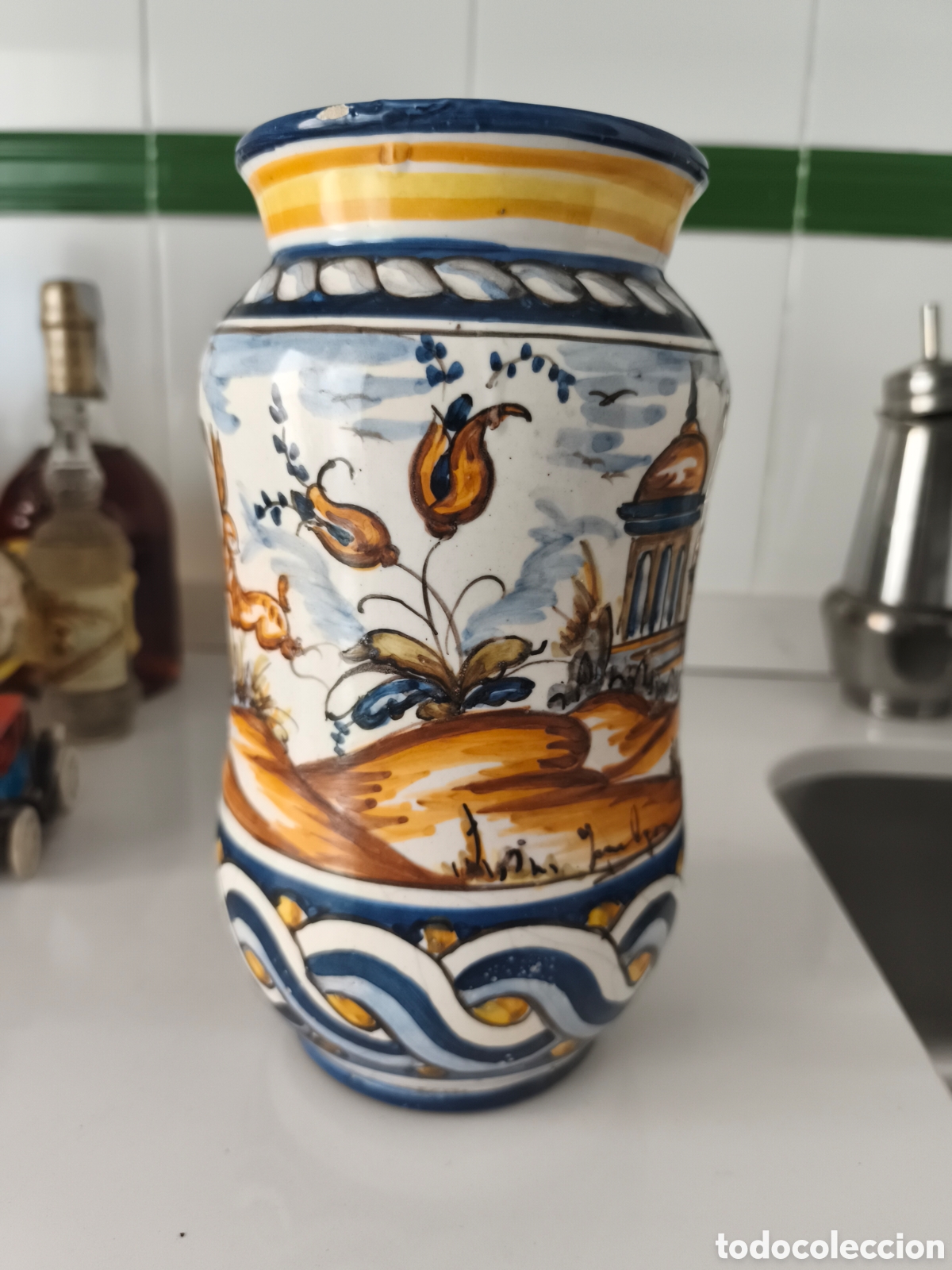 Antig&uuml;edades: Antiguo Albarelo de cer&aacute;mica vidriada pintado a mano De Talavera creo en perfecto estado
