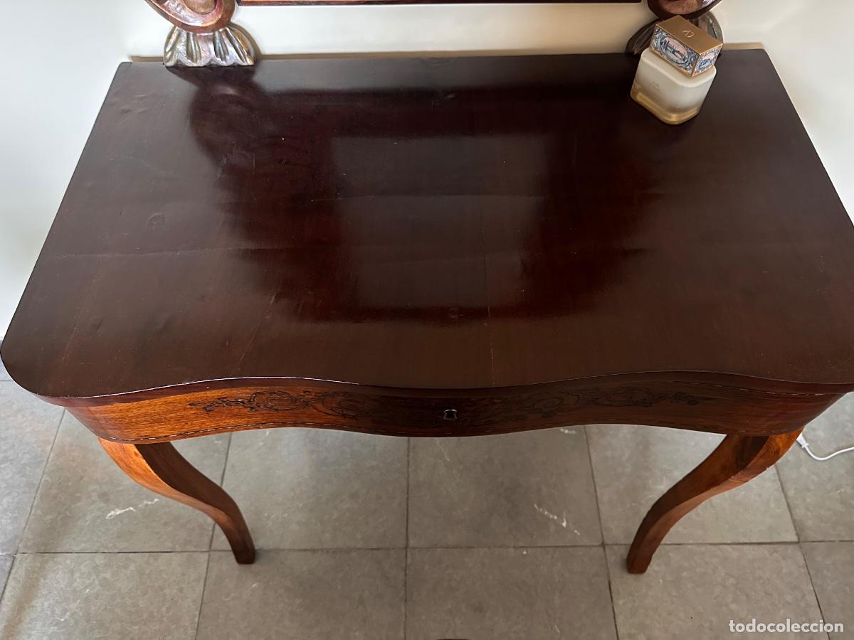 Antig&uuml;edades: Tocador restaurado con espejo decorado - Foto 3