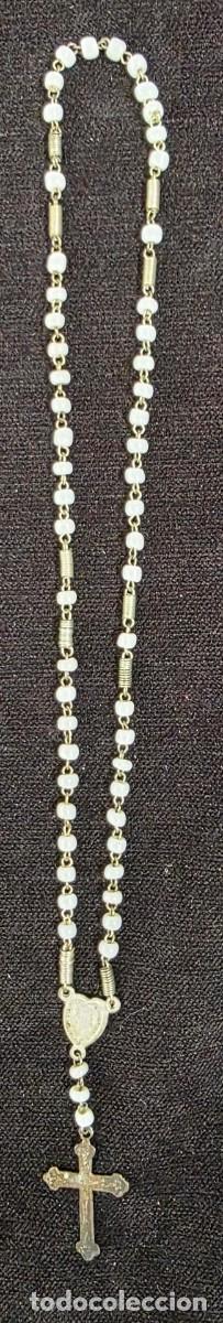 Antig&uuml;edades: Rosario Antiguo de Cuentas Blancas y Crucifijo Met&aacute;lico &ndash; Devocional Cat&oacute;lico Vintage 26 cm