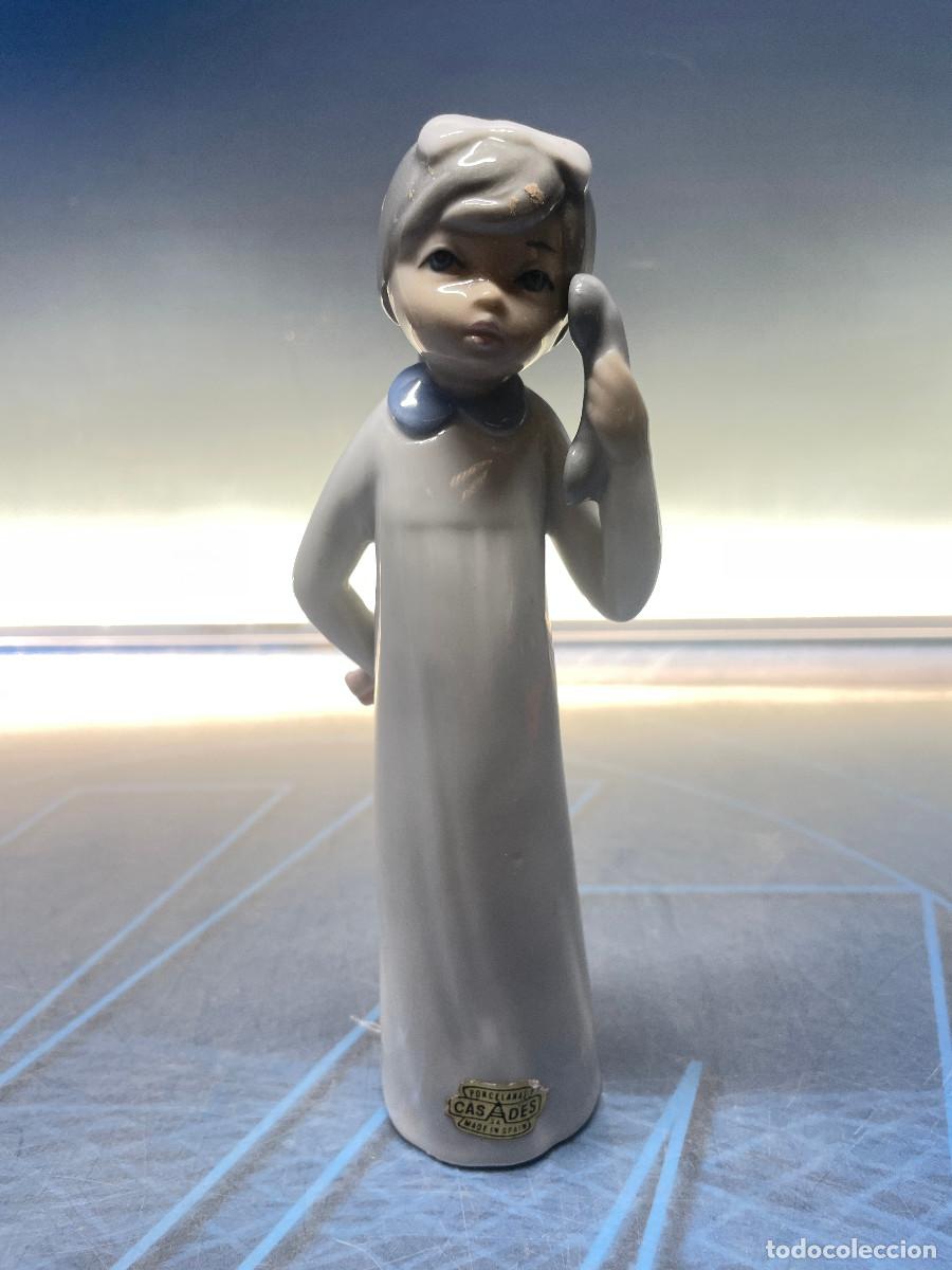 Antig&uuml;edades: Figura de porcelana casades 18cm ni&ntilde;a llamando por telefono