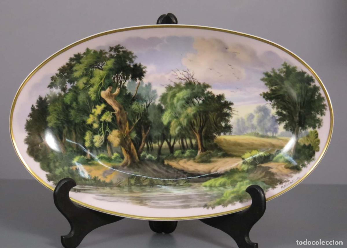 Antig&uuml;edades: BANDEJA. VISTA DE BOSQUE PINTADO A MANO. FIRMADO. SELLO EN REVERSO. HACIA 1950
