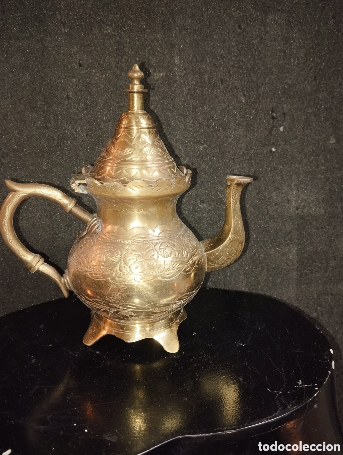 Antig&uuml;edades: Peque&ntilde;a tetera de lat&oacute;n