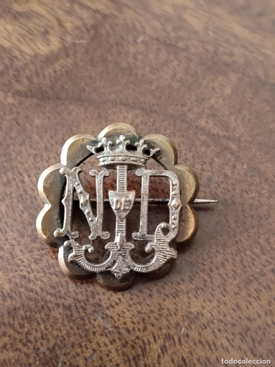 Antig&uuml;edades: Antiguo Broche calado de Nuestra Se&ntilde;ora de Par&iacute;s. Notre Dame.