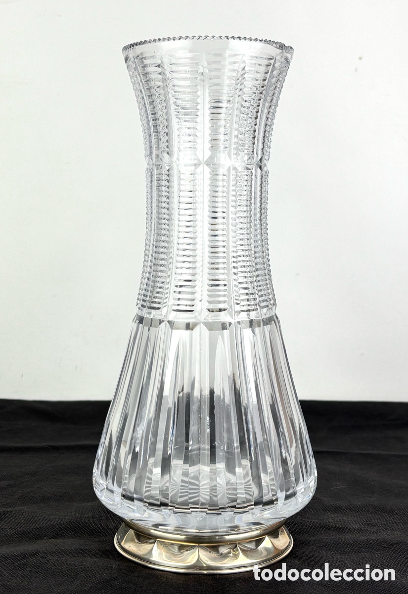 Antiques: JARR&Oacute;N DE CRISTAL TALLADO CON BASE DE PLATA - 31 CM