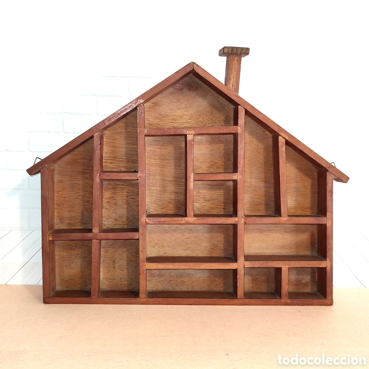 Antig&uuml;edades: Estanter&iacute;a expositor Casa de madera miniaturas colecci&oacute;n
