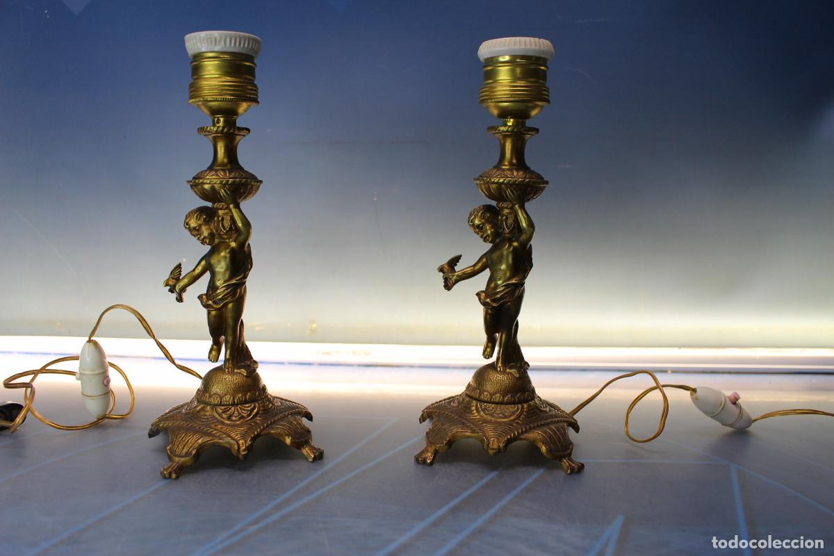 Antig&uuml;edades: Pareja de l&aacute;mparas de sobremesa en bronce, querubines.