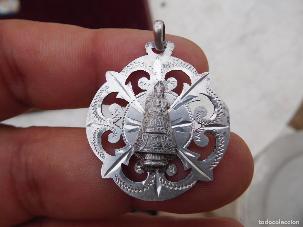 Antig&uuml;edades: Medalla antigua de plata N.S. de Montserrat