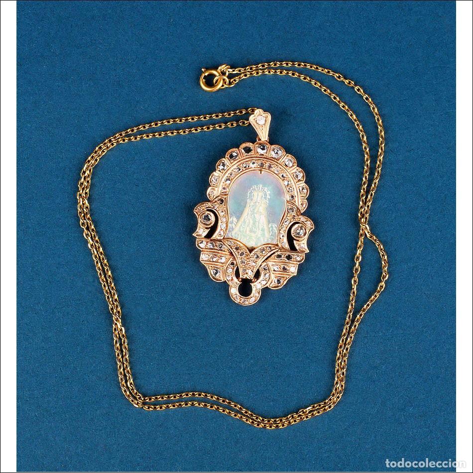 Antig&uuml;edades: Antiguo Colgante Virgen de los Desamparados en Oro 18K con Diamantes y N&aacute;car. Espa&ntilde;a, med. S. XX