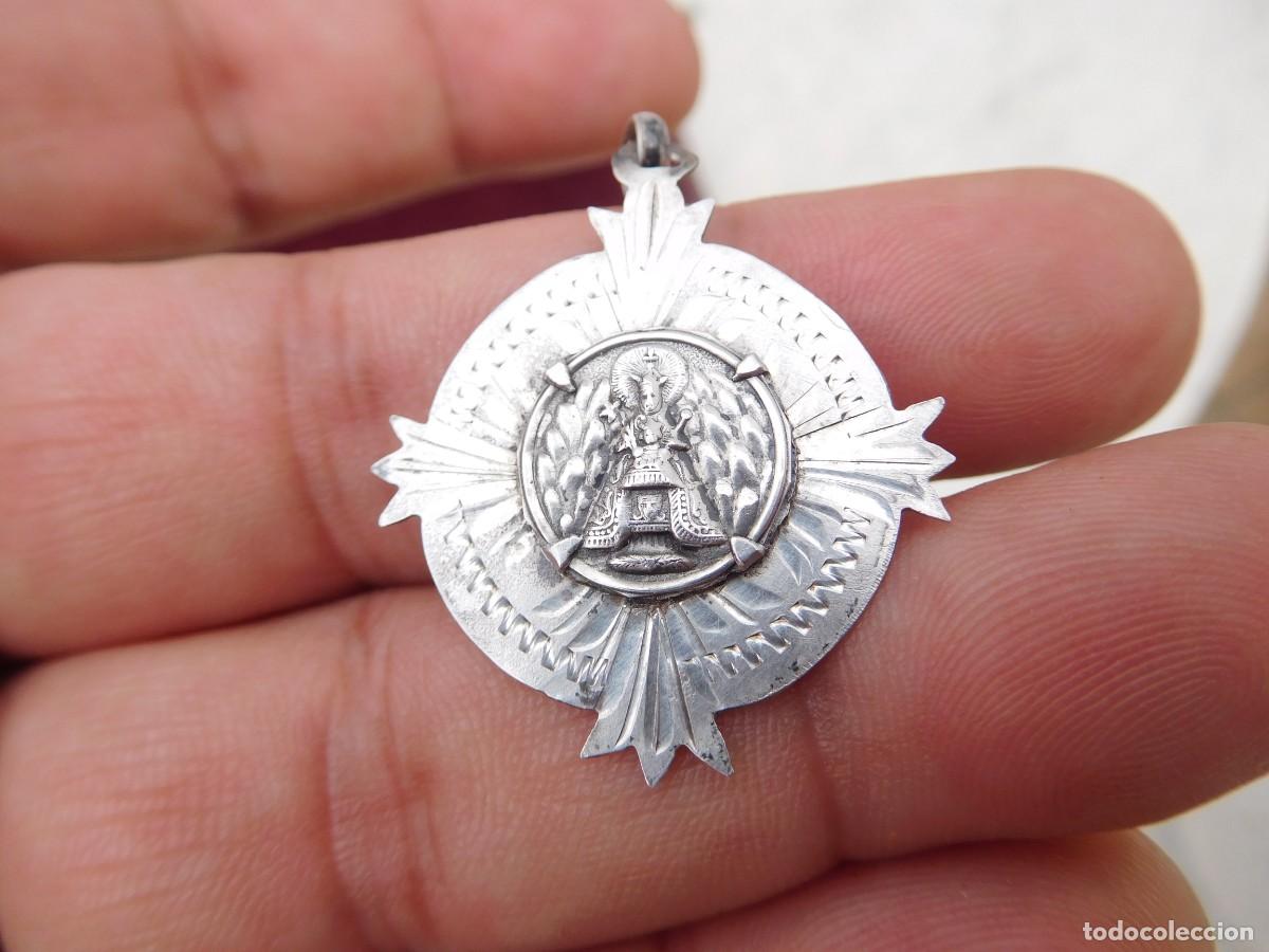 Antig&uuml;edades: Medalla antigua de plata N.S. de Montserrat