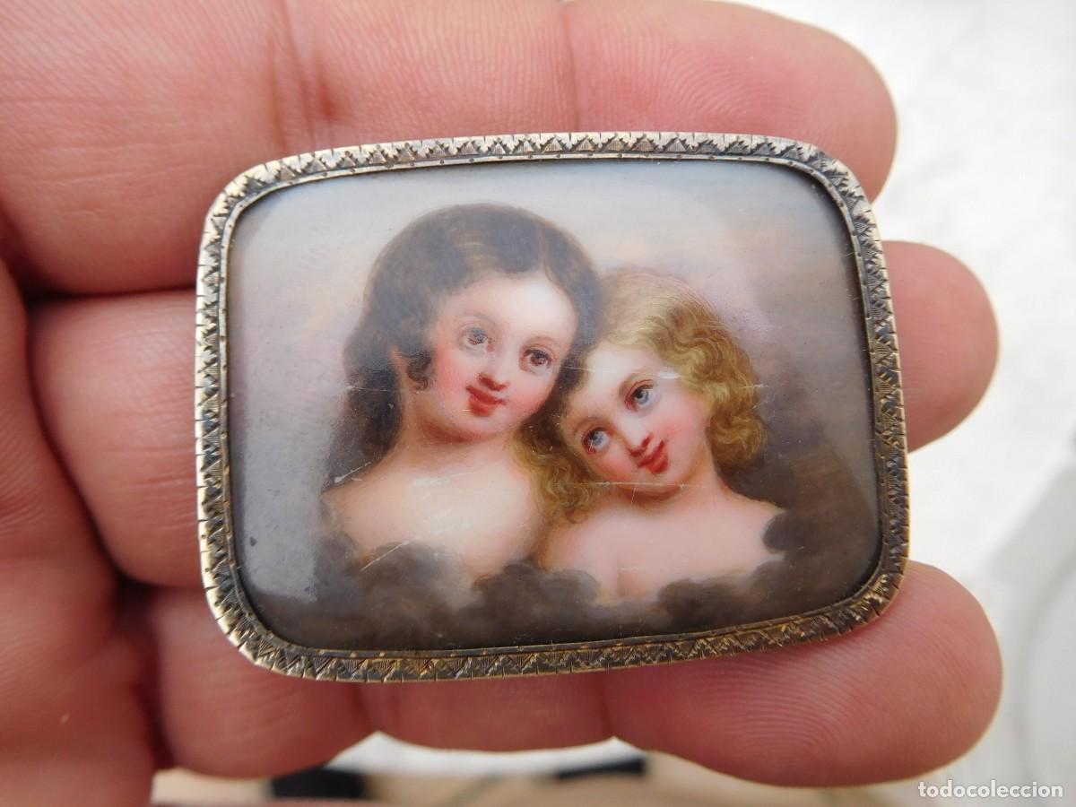 Antig&uuml;edades: Esmalte antiguo con marco representando dos ni&ntilde;as