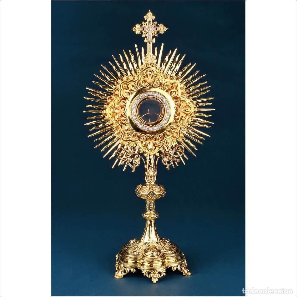 Antig&uuml;edades: Importante Custodia Antigua en Plata Dorada, Oro de 18K, Diamantes y Zafiros. Francia, Siglo XIX