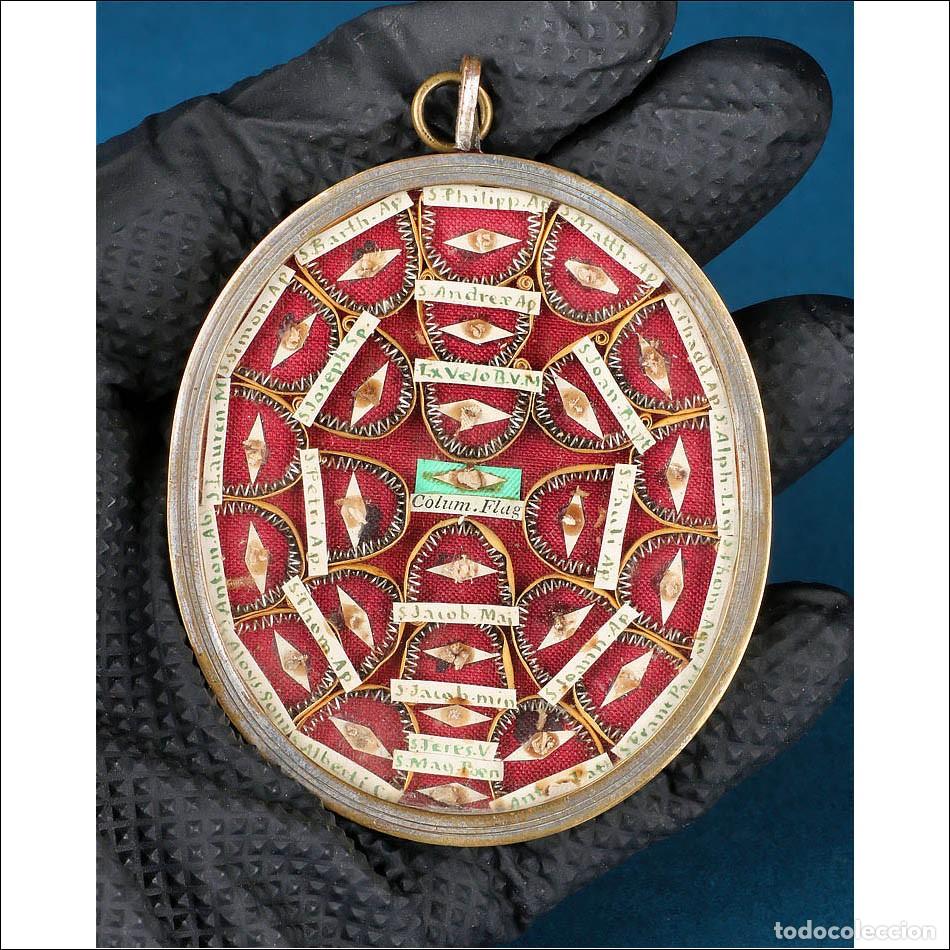 Antig&uuml;edades: Fant&aacute;stico Relicario M&uacute;ltiple con Reliquias Apost&oacute;licas, Marianas y de la Pasi&oacute;n, c. 1850