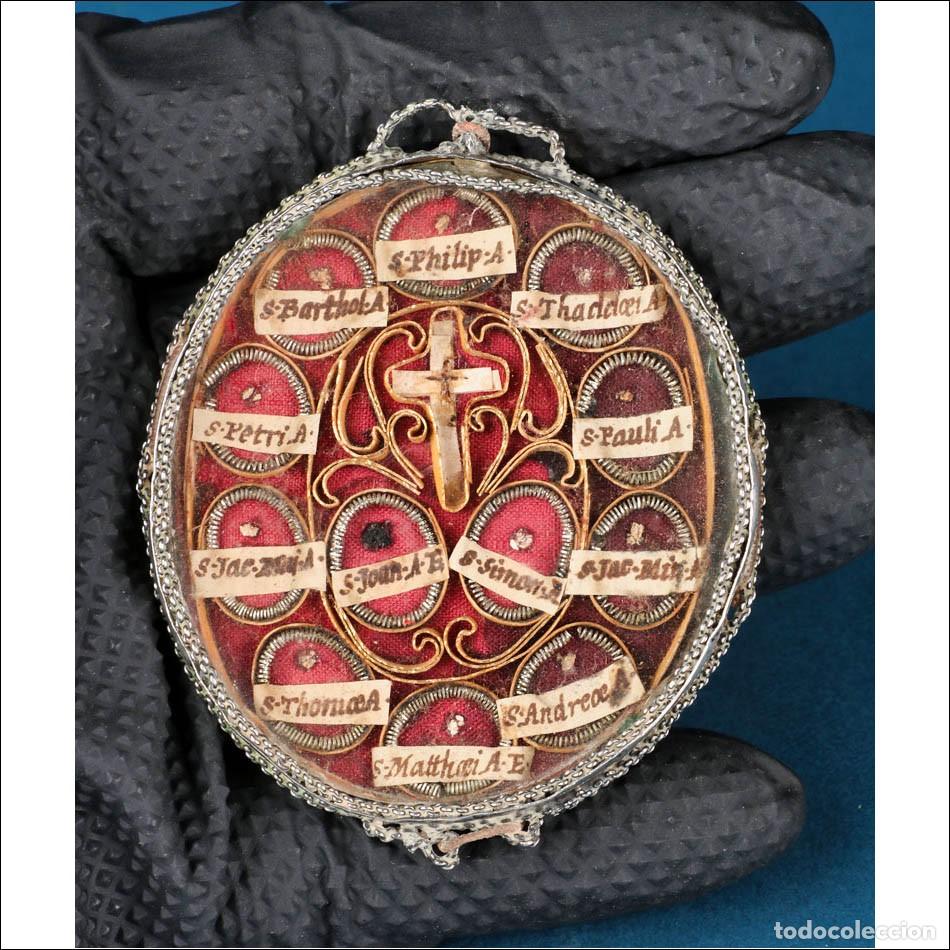 Antig&uuml;edades: Antiguo Relicario de Plata con los Doce Ap&oacute;stoles y Jes&uacute;s, siglo XVIII-XIX