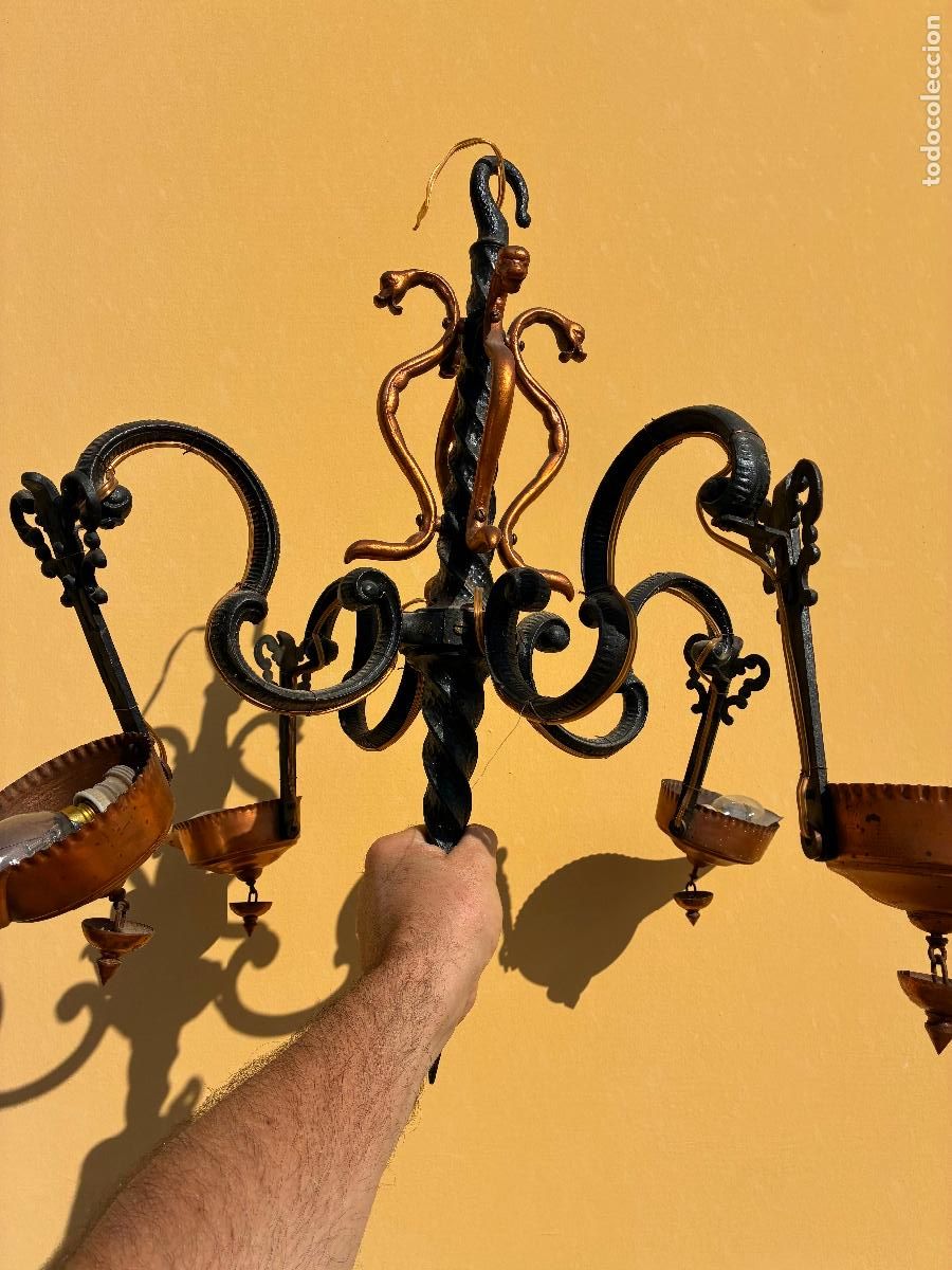 Antig&uuml;edades: L&aacute;mpara de techo en hierro forjado y metal cobre o acabado mide 58 cm alto 50 di&aacute;metro ver fotos