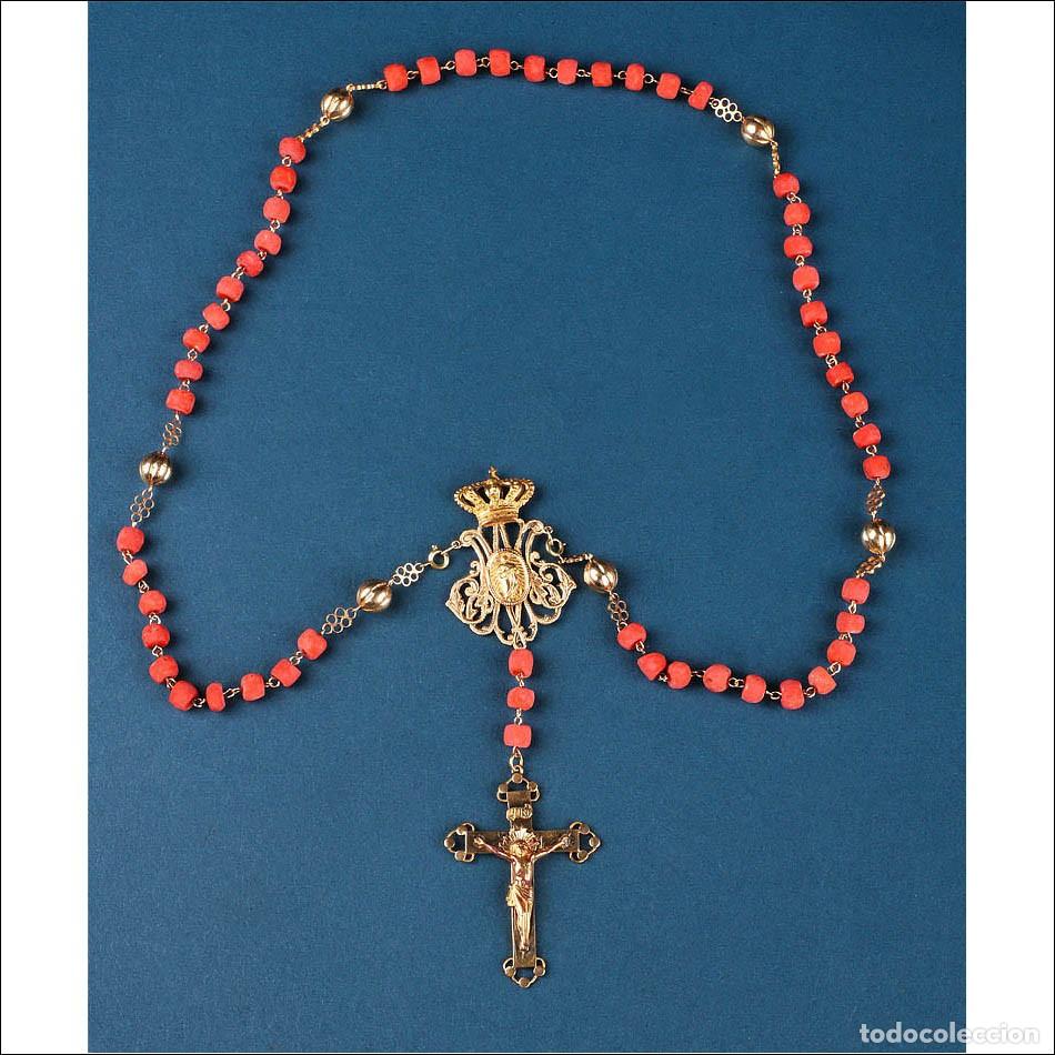 Antig&uuml;edades: Rosario Antiguo de Oro de 18K con Cuentas de Coral Natural. Espa&ntilde;a, c. 1900