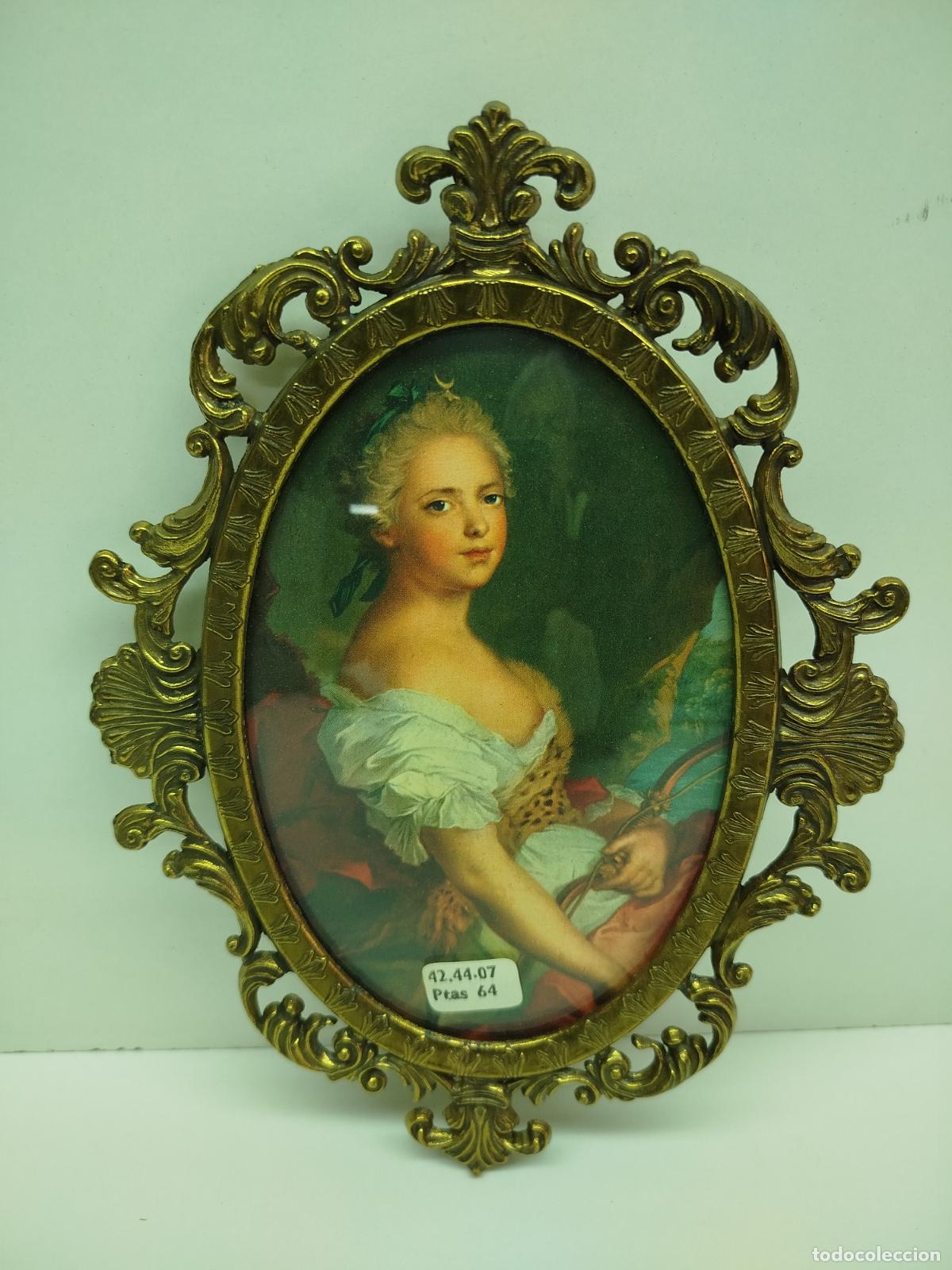 Oggetti Antichi: ANTIGUO PORTAFOTO OVALADO DE LAT&Oacute;N MARCO BARROCO DE 21 CM.