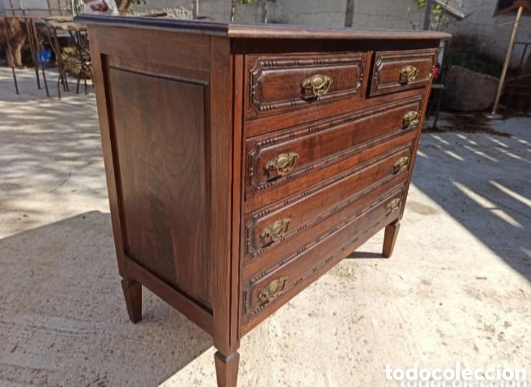 Antig&uuml;edades: C&oacute;moda antigua de madera maciza en su totalidad