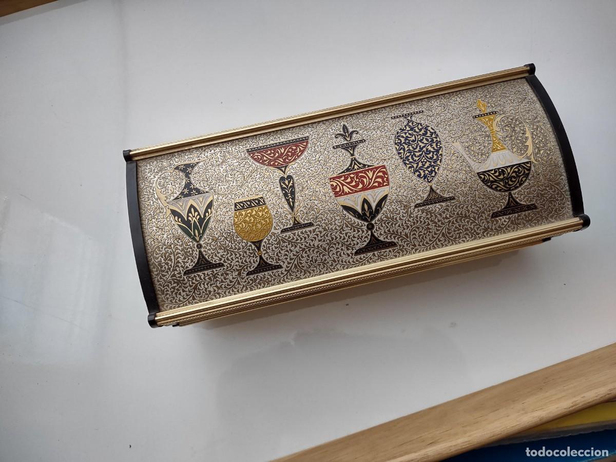 Antiques: Caja de m&uacute;sica y joyero