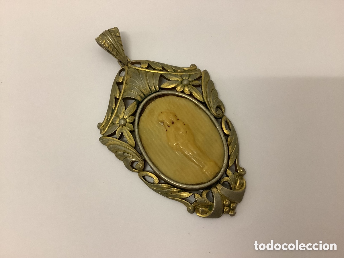 Antig&uuml;edades: ANTIGUA MEDALLA VIRGEN EN BRONCE , MARFIL POLICROMADO Y CAREY