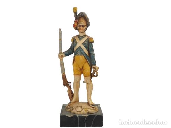 Antig&uuml;edades: Figura de granadero de Infanter&iacute;a
