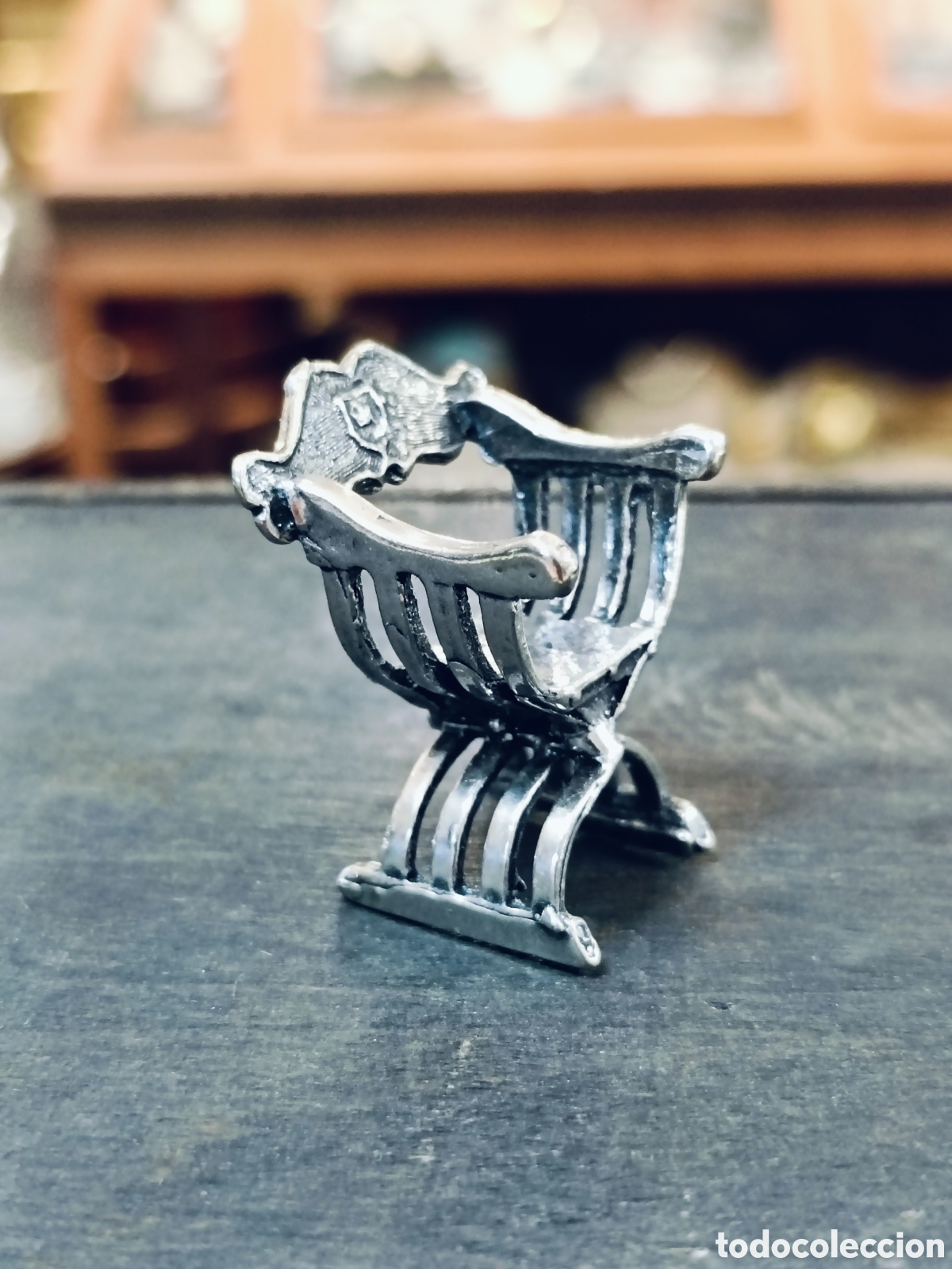 Antig&uuml;edades: MINIATURA REALIZADA EN PLATA 800. SILLA , JAMUGA - Foto 2