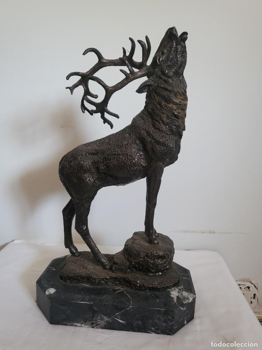 Antig&uuml;edades: Escultura ciervo bramando bronce patinado, peana m&aacute;rmol negro, animalista s.XX