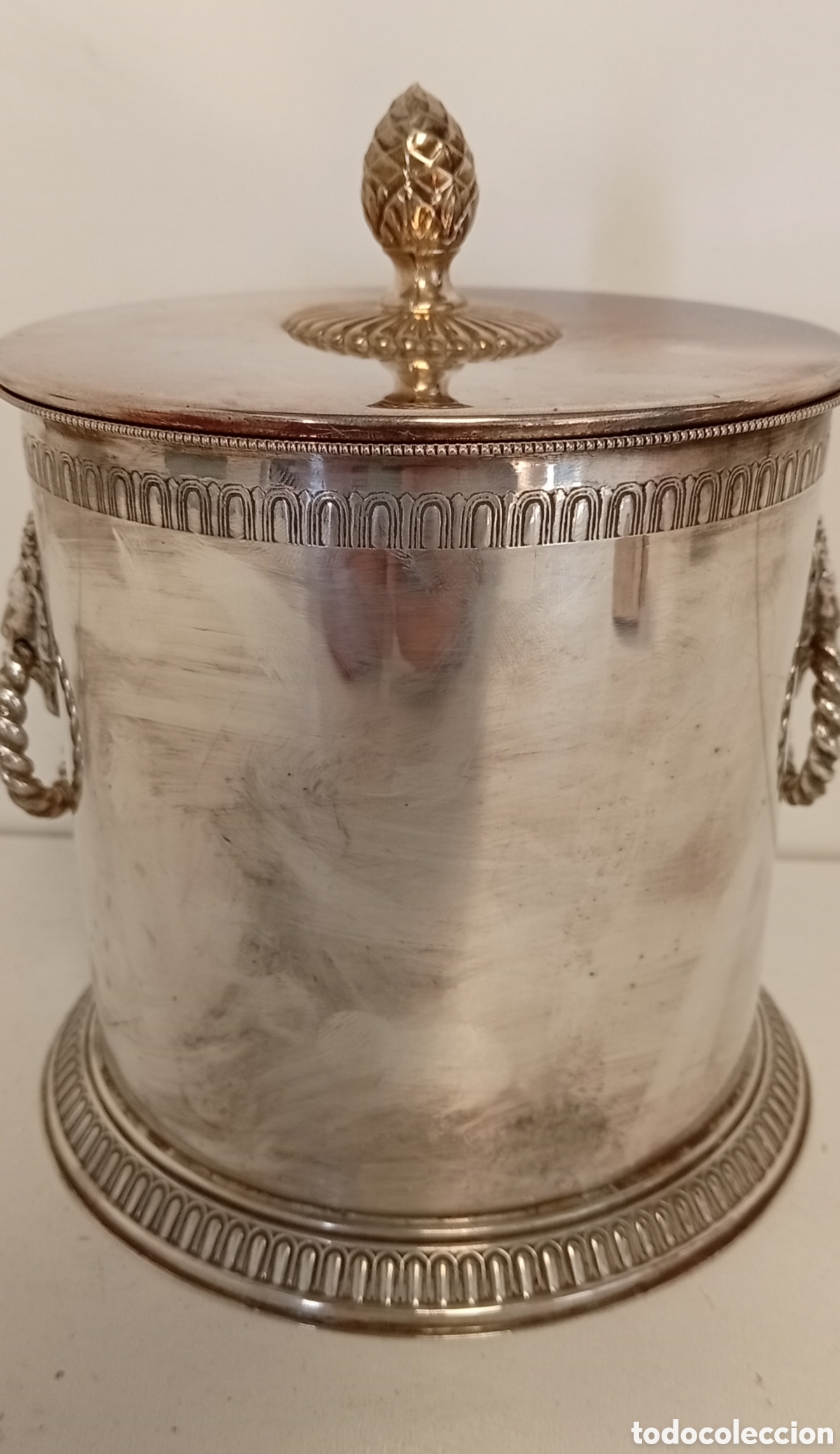 Antig&uuml;edades: C&Uacute;BITERA ALPADUR VINTAGE CON ASAS CABEZA DE LEON