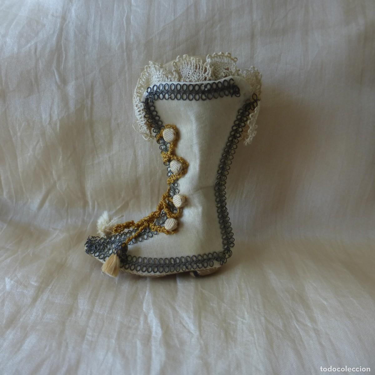 Antig&uuml;edades: ANTIGUO ACERICO ALFILETERO SEDA BOTA ZAPATO MINIATURA MANUAL XIX VICTORIAN SILK PIN CUSHION SHOE