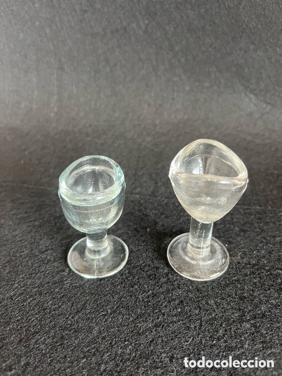 Antig&uuml;edades: 2 copas vidrio lava ojos - Foto 1